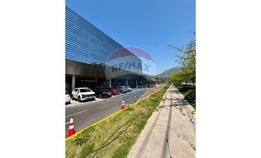 Oficina con Estacionamiento y Bodega Clinica Meds