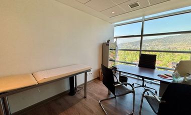 Oficina con Estacionamiento y Bodega Clinica Meds