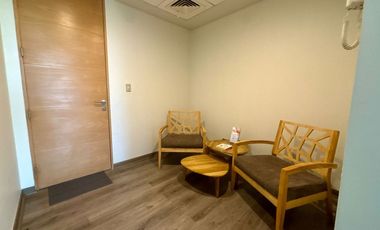 Oficina con Estacionamiento y Bodega Clinica Meds