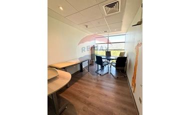 Oficina con Estacionamiento y Bodega Clinica Meds