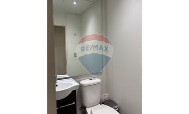 Oficina con Estacionamiento y Bodega Clinica Meds