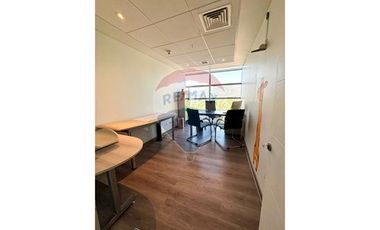 Oficina con Estacionamiento y Bodega Clinica Meds