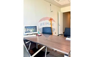 Oficina con Estacionamiento y Bodega Clinica Meds