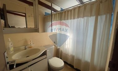 CASA DE 2 PISOS EN CALLE CERRADA. 2D -2B