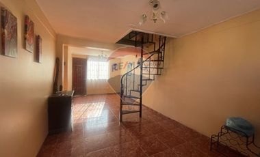 CASA DE 2 PISOS EN CALLE CERRADA. 2D -2B