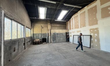 Galpón en Alquiler - 890m2 Cubiertos - Parque Patricios - Mixtura 3