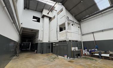 Galpón en Alquiler - 890m2 Cubiertos - Parque Patricios - Mixtura 3