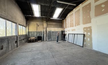 Galpón en Alquiler - 890m2 Cubiertos - Parque Patricios - Mixtura 3