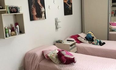 VENDEMOS GRAN CASA SOBRE AV DON BOSCO  A METROS DE CIRCUNVAL