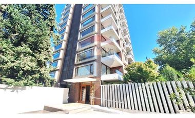 Estupendo estacionamiento en Los Leones