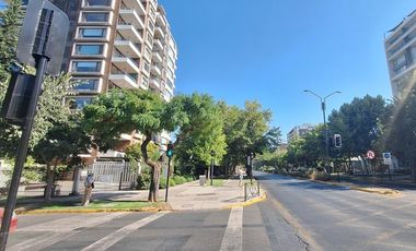 Estupendo estacionamiento en Los Leones