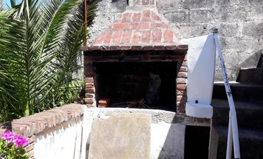 Casa en venta - 2 Dormitorios 1 Baño - 118Mts2 - Mar de Ajó