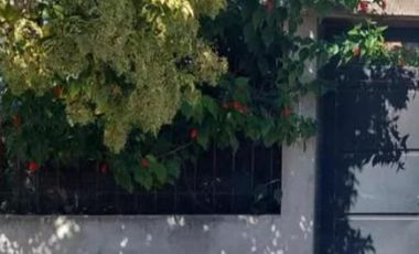 Casa a refaccionar en venta - 2 Dormitorios 1 Baño - Cochera - 353Mts2 - Manuel B Gonnet