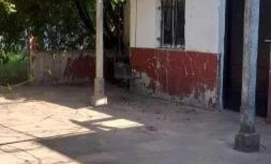 Casa a refaccionar en venta - 2 Dormitorios 1 Baño - Cochera - 353Mts2 - Manuel B Gonnet