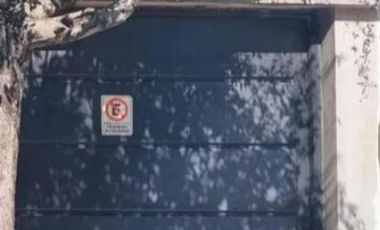 Casa a refaccionar en venta - 2 Dormitorios 1 Baño - Cochera - 353Mts2 - Manuel B Gonnet