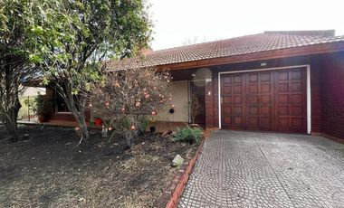 Chalet 5 ambientes con parque sobre lote de 462m2 en Eduardo Peralta Ramos y 12 de octubre