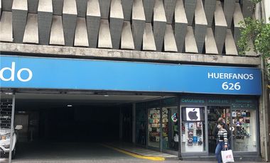 ¡Estacionamiento en el centro de Santiago!