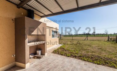 EN VENTA Casa 2 Dormitorios - Las Casuarinas - Ibarlucea