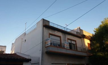 Comodoro Rivadavia 100, Bernal Oeste ¡PH de tres ambientes en Venta!
