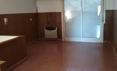 Comodoro Rivadavia 100, Bernal Oeste ¡PH de tres ambientes en Venta!