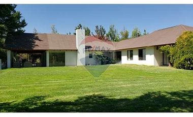 Encantadora casa de estilo chileno en Chicureo