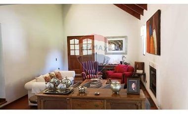 Encantadora casa de estilo chileno en Chicureo