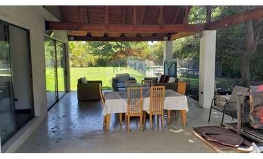 Encantadora casa de estilo chileno en Chicureo