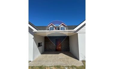 Casa Moderna en Country Santa Eliana, Biobío