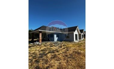 Casa Moderna en Country Santa Eliana, Biobío