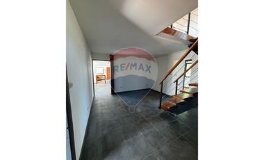 Casa Moderna en Country Santa Eliana, Biobío