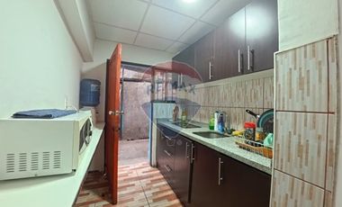 ¡Hostal en venta: inversión en Santiago!