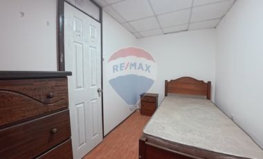 ¡Hostal en venta: inversión en Santiago!