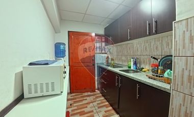 ¡Hostal en venta: inversión en Santiago!