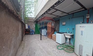 ¡Hostal en venta: inversión en Santiago!