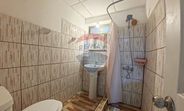 ¡Hostal en venta: inversión en Santiago!