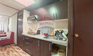 ¡Hostal en venta: inversión en Santiago!