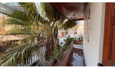 VENTA AMPLIA CASA EN PJE COLOSO, SECTOR NORTE