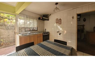 SE VENDE AMPLIA CASA  EN LA COMUNA DE MACUL