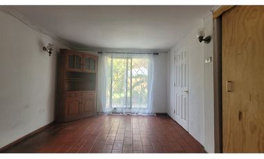 SE VENDE AMPLIA CASA  EN LA COMUNA DE MACUL