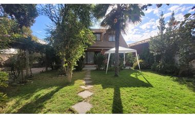 SE VENDE AMPLIA CASA  EN LA COMUNA DE MACUL