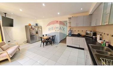 Hermosa casa en Gran Vía remodelada