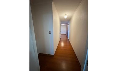 ARRIENDO Doña Javiera con estacionamiento