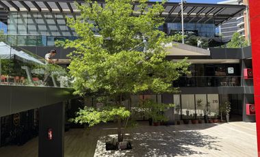 Arriendo, local comercial 272 mts., a pasos de Metro Manquehue