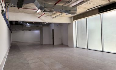 Arriendo, local comercial 272 mts., a pasos de Metro Manquehue