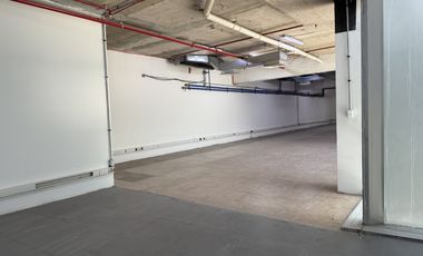 Arriendo, local comercial 272 mts., a pasos de Metro Manquehue