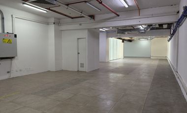 Arriendo, local comercial 272 mts., a pasos de Metro Manquehue