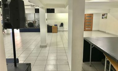 EXCELENTE LOCAL COMERCIAL EN INMEJORABLE UBICACIÓN