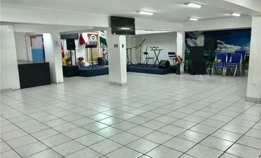 EXCELENTE LOCAL COMERCIAL EN INMEJORABLE UBICACIÓN