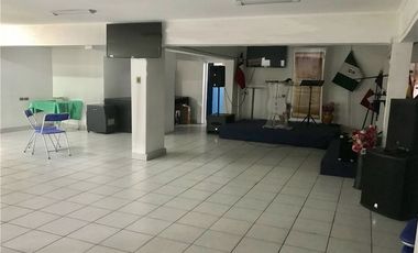 EXCELENTE LOCAL COMERCIAL EN INMEJORABLE UBICACIÓN