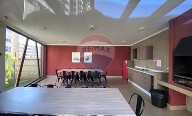 Departamento en C. Plaza Parque Los Poetas.